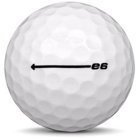 La bola de golf Bridgestone E6 En el modelo de año 2022.
