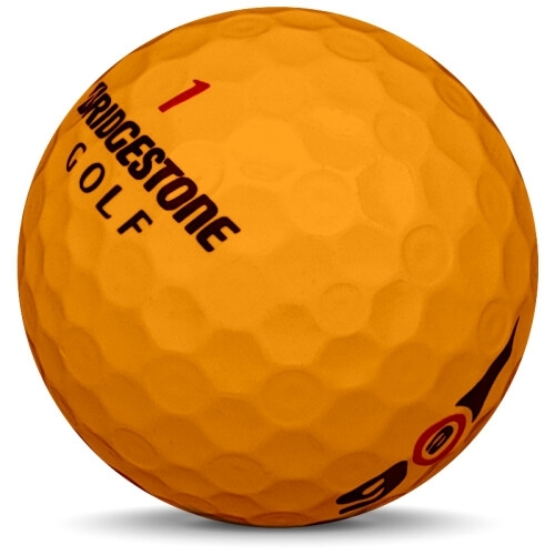 Golfboll av modellen Bridgestone E6 i tidigare års versioner med orange färg sned bild